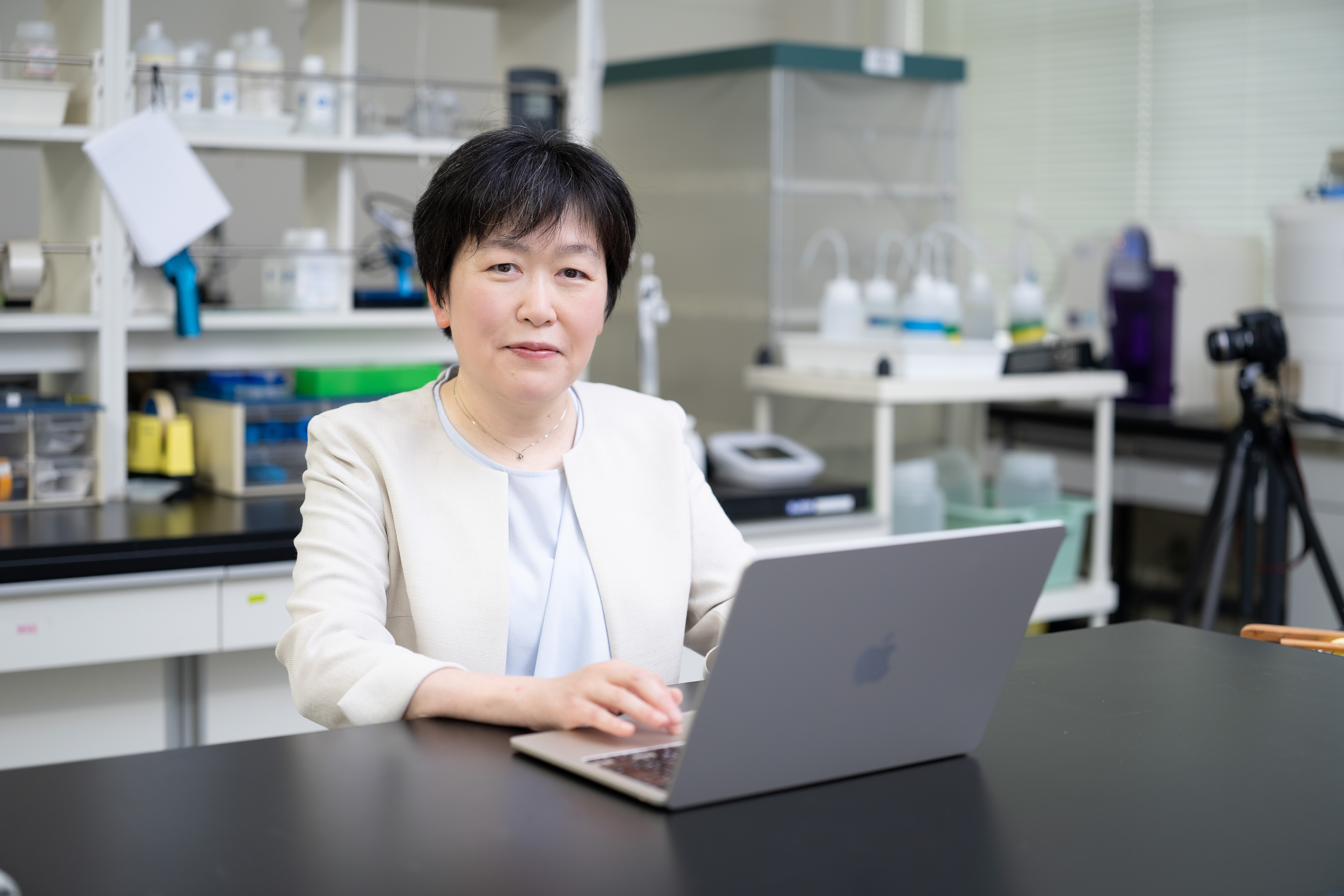 高橋由紀子准教授の写真