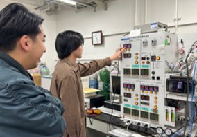 燃料電池運転装置の写真